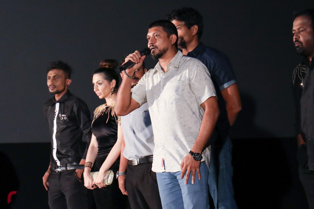 ފިލްމް ޕްރިމިއާ ކުރުމުގެ ކުރިން ފިލްމުގެ ޑިރެކްޓަރު ޔޫސުފް ޝަފީއު ވިދާޅުވީ މި ފިލްމަކީ ތަފާތު މޮޅު އަދި އަހަރުގެ އެންމެ ބޮޑުފިލްމަށް ވެގެންދާނެ ކަމަށެވެ.