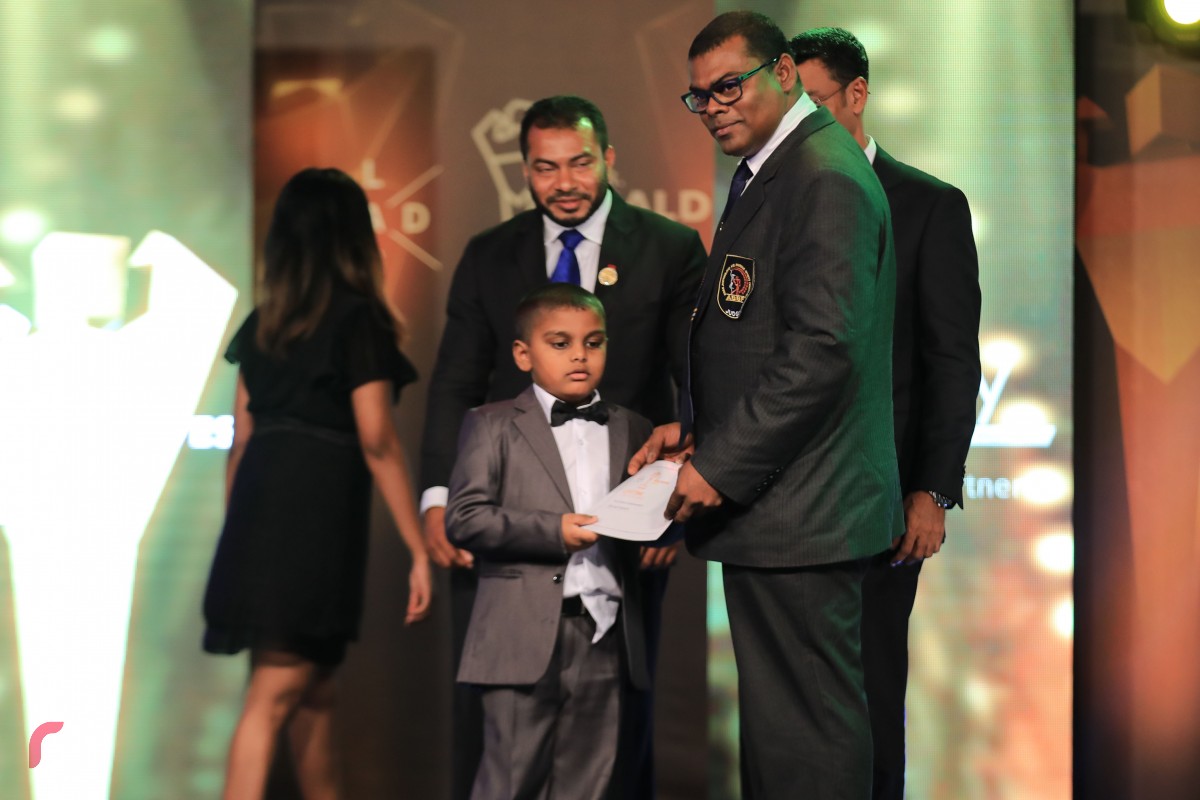 ބޮޑީ ބިލްޑިންގް ލައިފްޓައިމް އެވޯޑް ލިބުނީ  2001 އަދި 2002 ވަނަ އަހަރުގެ މިސްޓަ މޯލްޑިވްސް އަަކަށް ހޮވުނު އަފްރާހްއަށް