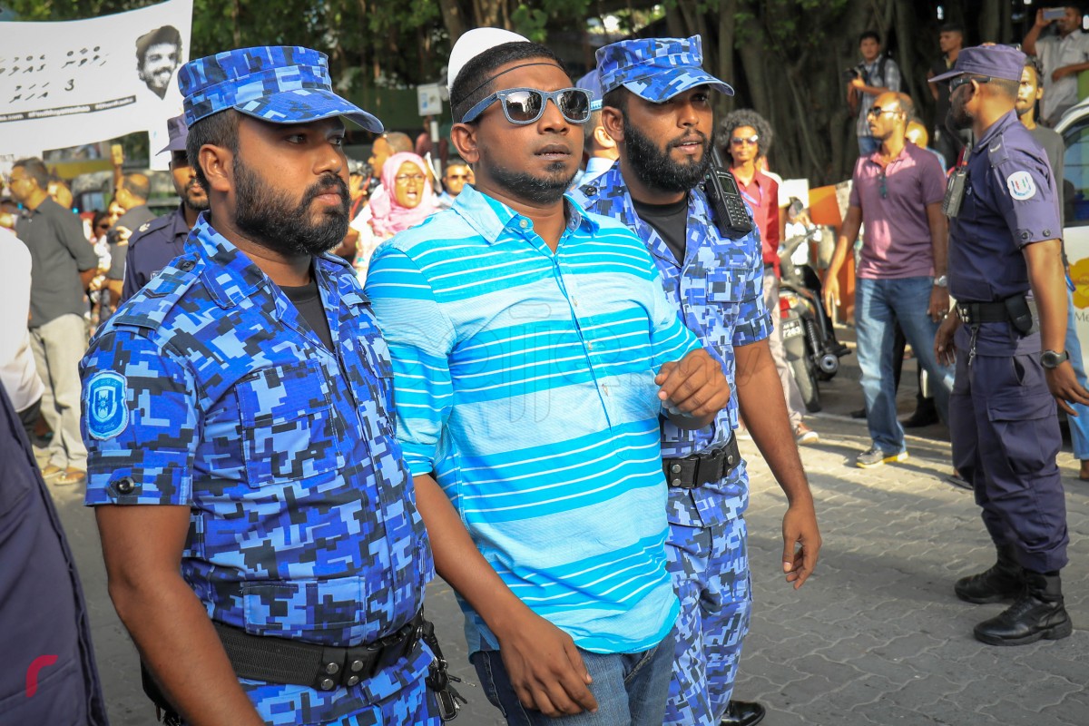 ރިލްވާން ގެެއްލުނުތާ 3 އަހަރު ވީއިރުވެސް އެ މައްސަލައިގައި ޖަވާބެއް ލިބިފައިނުވާތީ ބޭއްވި ހިނގާލުުމުގެ ތެރެއިން، ރައްޔިތުންގެ މަޖިލީހުގެ މެމްބަރު އަޙުމަދު މަޚްލޫފް ހައްޔަރުކުރަނީ