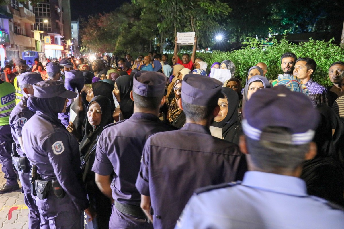 ގުޅިފައިވާ އިއްތިހާދުން ބޭއްވި ސުލްހަވެރި އެއްވުން ރޫޅާލުމަށް ފުލުހުން މަސައްކަތް ކުރަނީ، ސުލްހަވެރިކަމާއިއެކު ހަރުގެ ސަރަހައްދުގައި ބޭއްވި އެއްވުމުން 2 މީހުން ވަނީ ހައްޔަރުކޮށްފައި