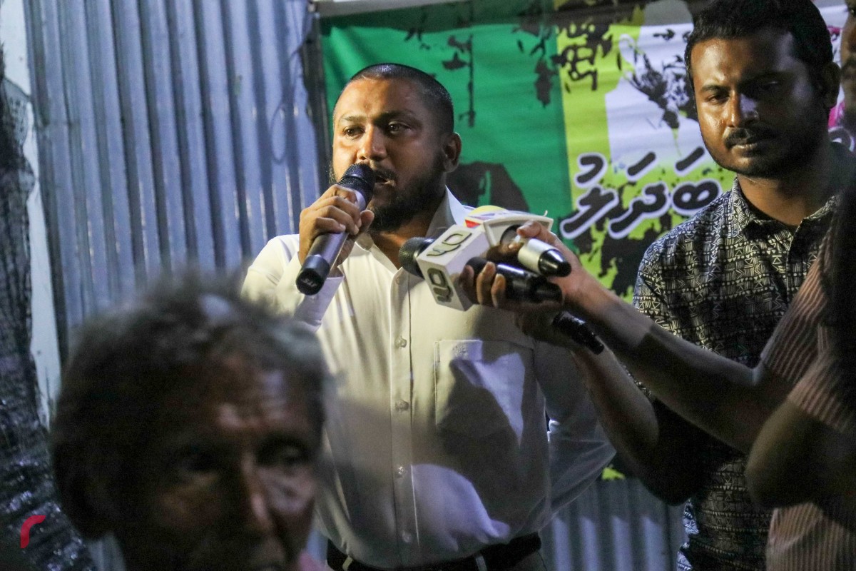 ރައްޔިތުންގެ މަޖިލީހުގައި ތަޅު އެޅުވިފައި އޮތުމަކީ ބަލައިގަނެވޭނެ ކަމެއް ނޫން ކަމަށާއި ދިވެހި ރައްޔިތުންނަށް ބޭނުންވާ ޤާނޫނުތައް ގެނައުމަށާއި ރައްޔިތުންނާއި މެދު ނާއިންސާފުން ފާސްކޮށްފައިވާ ޤާނޫނުތައް އިސްލާހުކުރުމަށް މަޖިލިސް ހުޅުވަން ޖެހޭކަމަށް އަދާލަތު ޕާޓީގެ ނައިބު ރައީސް އަލީ ޒާހިރު ވަނީ ވިދާޅުވެފައެވެ