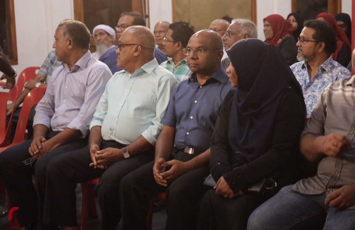 މިރޭ ގުޅިފައިވާ އިއްތިހާދުން މ.ކުނޫޒްގައި ބޭއްވި ޖަލްސާގައި އިދިކޮޅު އިއްތިހާދުގެ ގިނަ އަދަދެއްގެ އިސް ބޭފުޅުން ވަނީ ބައިވެރިވެ ވަޑައިގަން ވާހަކަފުޅު ދައްކަވާފައެވެ. 