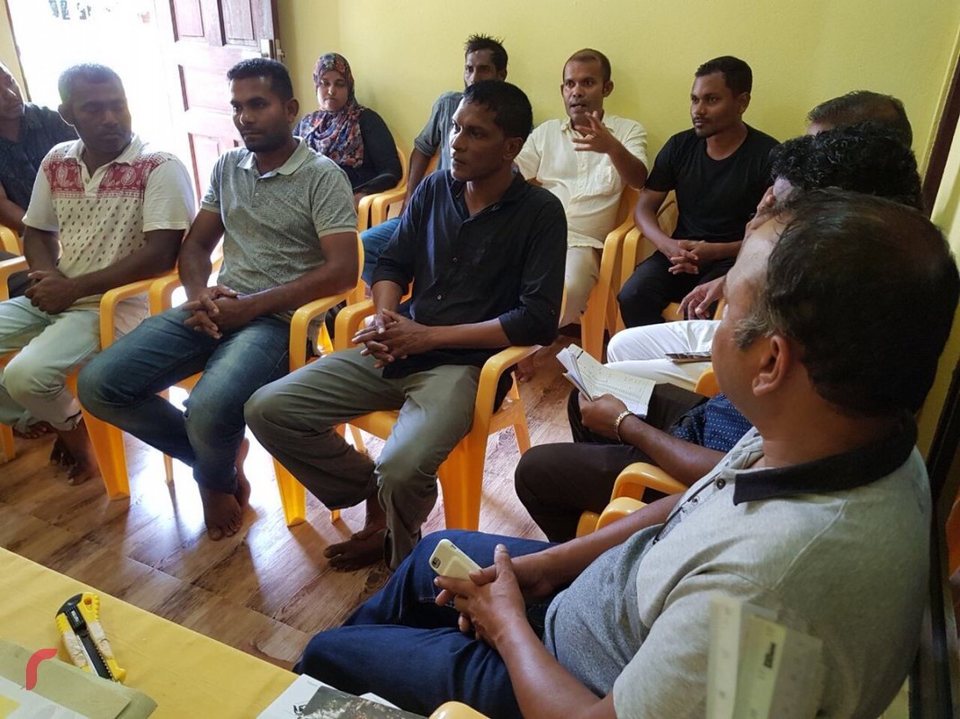 ގުޅިފައިވާ އިއްތިހާދުން ލޯކަލްކައުންސިލް އިންތިހާބުގެ ބައި އިލެކްޝަންއަށް ކެމްޕެއިން ކުރުމުގެ ގޮތުން ބ. ކަމަދޫގެ ކެމްޕެއިން ޓީމްއާއި ބައްދަލު ކުރަނީ، މި ކެމްޕެއިން ދަތުރުގައި ގުޅިފައިވާ އިއްތިހާދުގެ ގިނަ އަދަދެއްގެ އިސްވެރިން ބައިވެރިވެ ވަޑައިގަންނަވާ