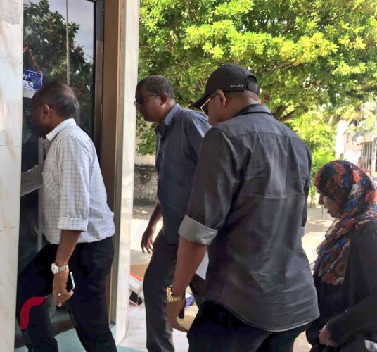 ބ.ކަމަދޫއަށް ލޯކަލް ކައުންސިލް އިންތިހާބުގެ ބައި އިލެކްޝަންއަށް ގުޅިފައިވާ އިއްތިހާދުން ކުރަމުންދާ ކެމްޕެއިންގައި ކަމަދޫ ރައްޔިތުންނާއި ބައްދަލުކޮށް ހާލު އޮޅުންފިލުވަނީ