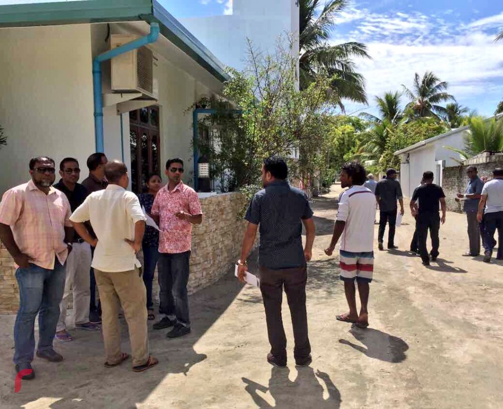 ބ.ކަމަދޫއަށް ލޯކަލް ކައުންސިލް އިންތިހާބުގެ ބައި އިލެކްޝަންއަށް ގުޅިފައިވާ އިއްތިހާދުން ކުރަމުންދާ ކެމްޕެއިންގައި ކަމަދޫ ރައްޔިތުންނާއި ބައްދަލުކޮށް ހާލު އޮޅުންފިލުވަނީ