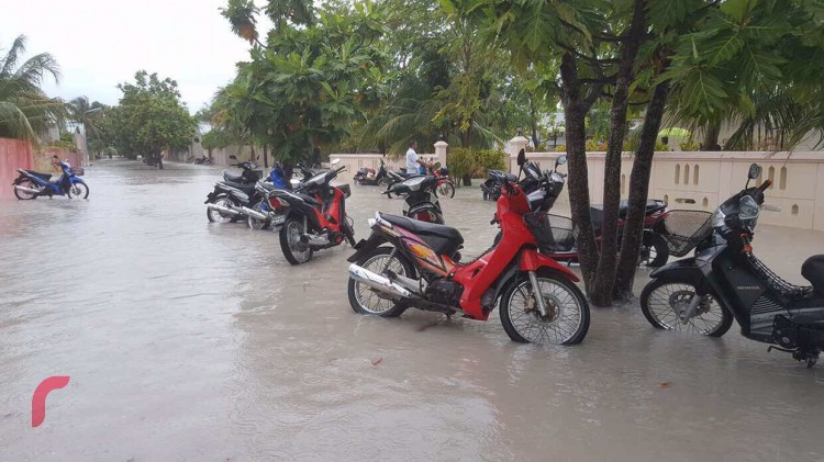 އޯގަސްޓް 18، 2017: ށ. މިލަންދޫއަށް ކުރަމުންދާ ވިއްސާރައިގައި ބޯކޮށް ވާރޭވެހި ފެންބޮޑުވެ ގިނަ އަދަދެއްގެ ގެތަކަށް ގެއްލުން ވެއްެޖެއެވެ