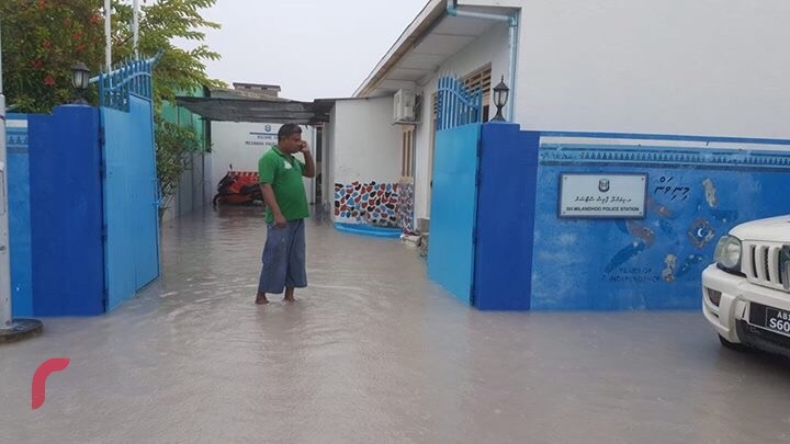 އޯގަސްޓް 18، 2017: ފެންބޮޑުވުމުގެ ސަބަބުން އެމްއެންޑީއެފްގެ އެހީތެރި ކަމަށް ހެނދުނު 1:30 ހާއިރު އެދިފައިވާ ކަމަށާއި އަދި އެމްއެންޑީއެފްގެ ފަރާތުން އެހީ ލިބިފައި ނުވާ ކަމަށް ރަށު ކައުންސިލް އިން ވަނީ ފާހަގަ ކޮށްފައެވެ