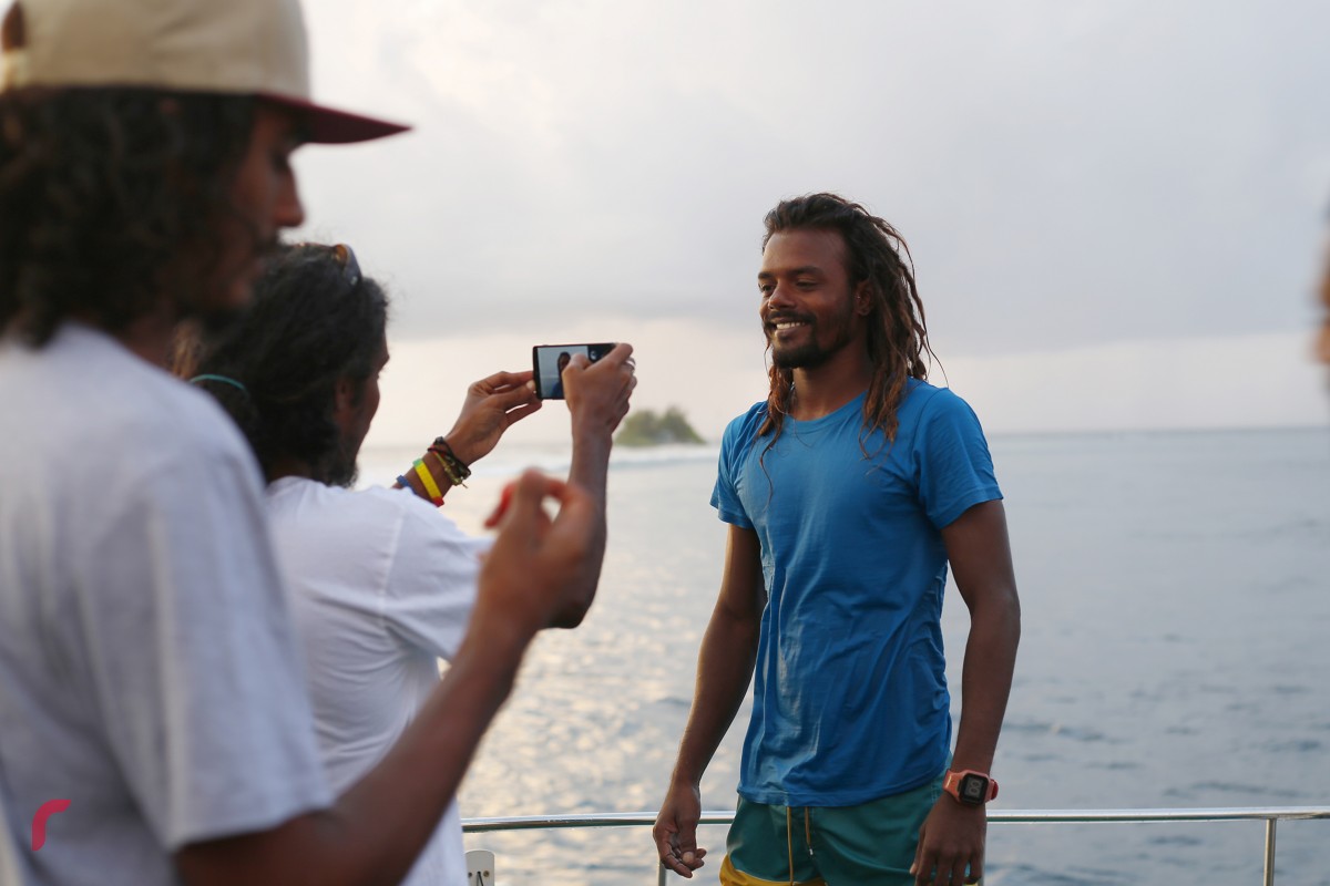 އޯގަސްޓް 19، 2017: ތަނބުރުދޫ ބޮޑީ ބޯޑިން ޗެލެންޖްގެ އެއްވަނަ ހޯދި އަލީ ޖާވިދު (ޖާއްޓެ) ފައިނަލް ހީޓަށްފަހު ފޮޓޯއަކަށް ހުއްޓިލައިގެން