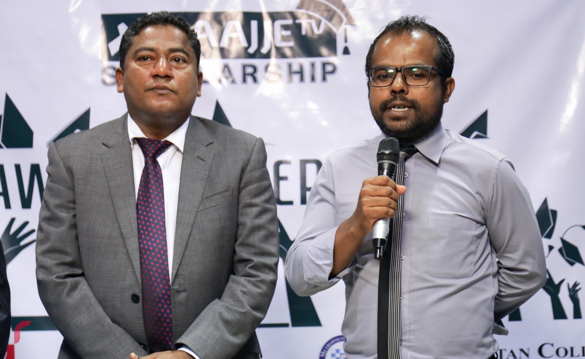 އޯގަސްޓް 21، 2017: ރާއްޖެ ޓީވީގެ ސްކޯލަޝިޕް ޕްރޮގްރާމުގެ ދަށުން، ސްރީ ލަންކާގެ މެޓްރޯޕޮލިޓަންގެ ސްކޯލަޝިޕްތަކަށް ހޮވި ކުދިންނަށް އެކަމުގެ ލިޔުން ހަވާލުކުރުމަށް ބޭއްވި ރަސްމިއްޔާތުގެ ތެރެއިން