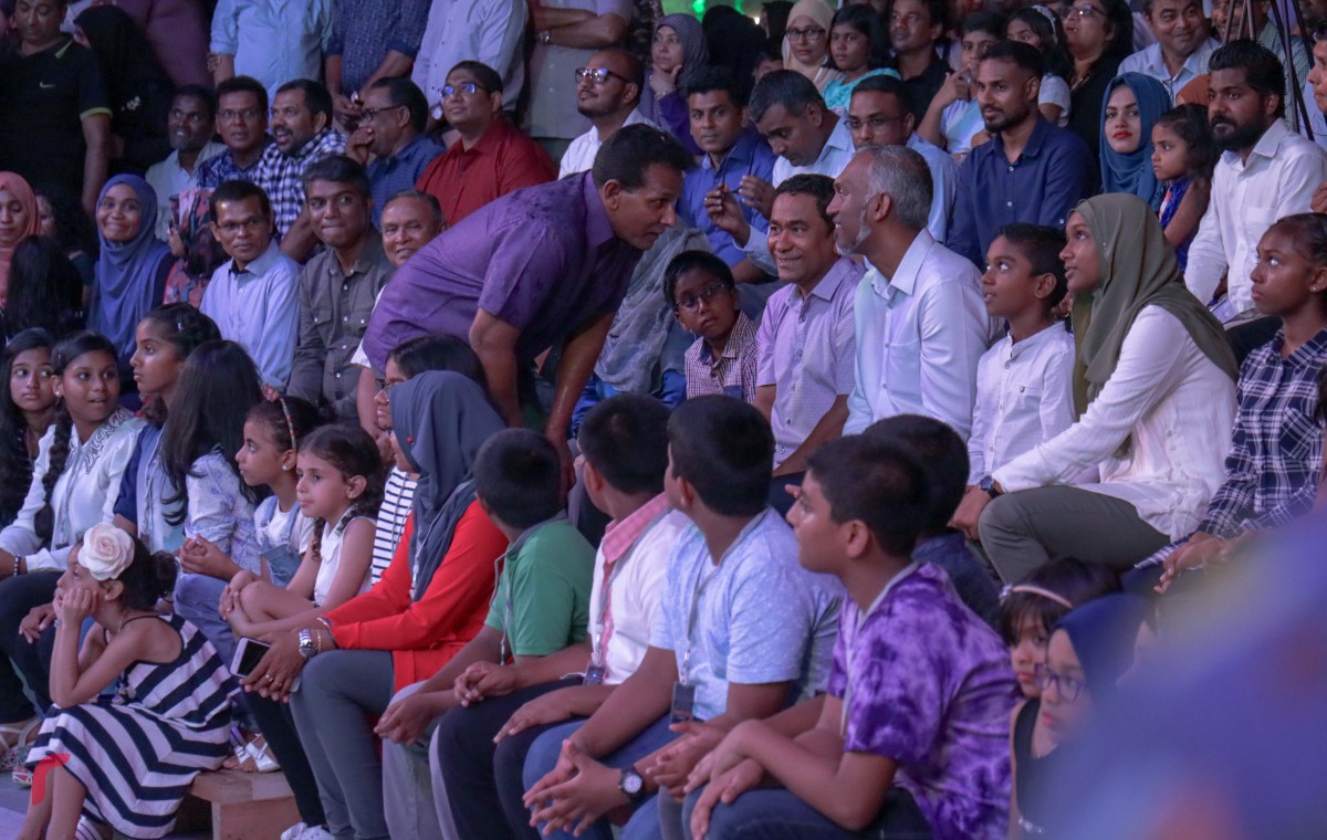 އޯގަސްޓް 21، 2017: ރަސްރަނި ބަގީޗާ ހުޅުވުމަށް ބޭއްވި ރަސްމިއްޔާތުގެ ތެރެއިން -- ރައީސް ވިދާޅުވީ އެތަން ޑިޒައިންކޮށްފައި ވަނީ އިންޓަރެކްޓިވް އެޑިއުކޭޝަނަލް ތީމް ޕާކެއްގެ ގޮތުގައި ކަމަށް.