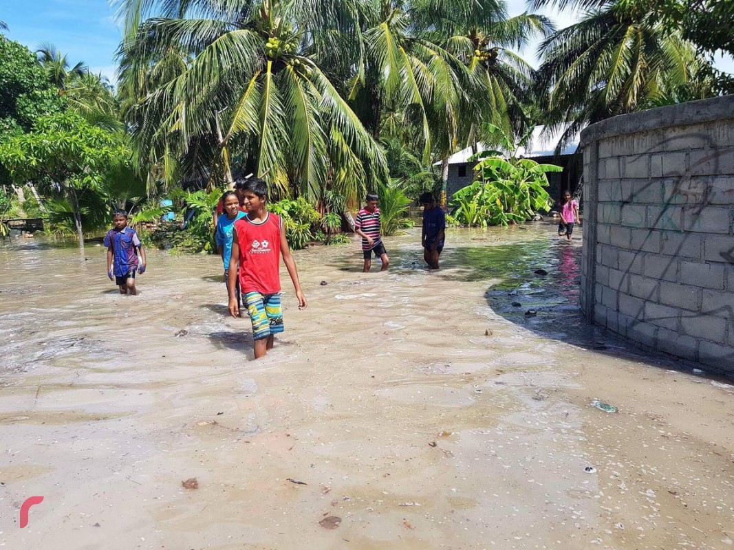 އޯގަސްޓް 21، 2017: ކ. ގުޅިއަށް އުދައަރައި ރަށުތެރޭގައި ލޮނުގަނޑު ބޮޑުވެފައި -- ރާއްޖެގެ އެކި ހިސާބުތަކަށް އުދަ އަރަމުންދާއިރު މިއަދު ހިފާ އިރުކޭތައިގެ ސަބަބުން އުދައެރުމުގެ ފުރުސަތު އޮތްކަމަށް ޤައުމީ މޫސުމާއިބެހޭ އިދާރާއިން ހާމަކުރޭ.