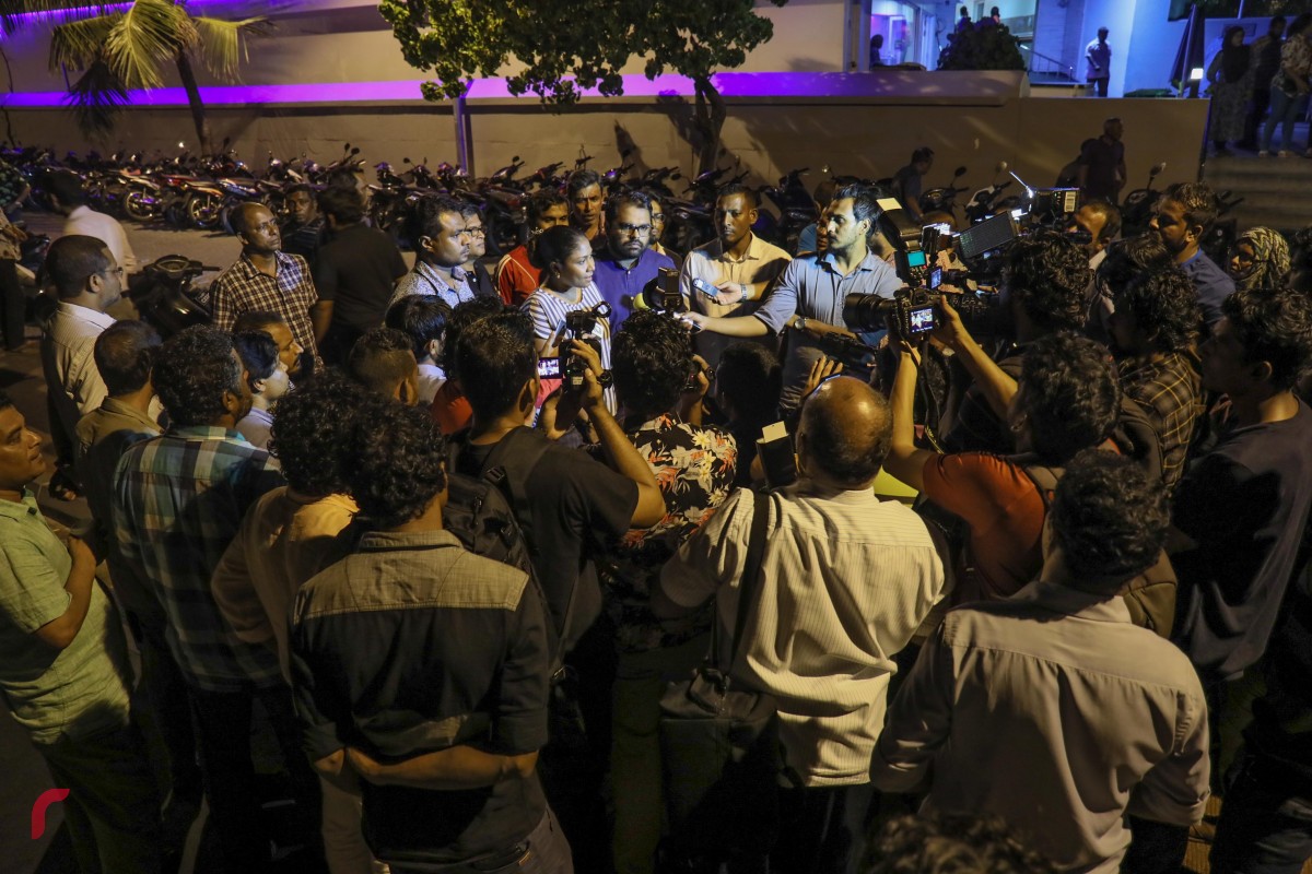 24 އޯގަސްޓް 2017: ގާސިމް އިބްރާހިމްގެ މައްޗަށް ޣައިރު ހާޒިރުގައި 3 އަހަރާއި 2 މަސްދުވަހަށް ހުކުމް ކުރުމާއި ގުޅިގެން ގާސިމްގެ ވަކީލުން ވިދާޅުވީ ޤާނޫނާ އެއްގޮތައް ކޮށްފައިވާ ހުކުމެއް ނޫން ކަމަށް