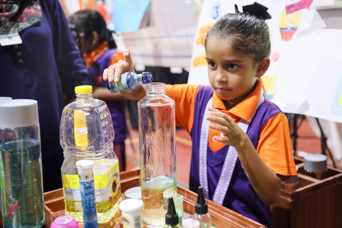 އޯގަސްޓް 24، 2017: ޣިޔާސުއްދީން އިންޓަނޭޝަނަލް ސްކޫލްގައި ބޭއްވުނު ސައިންސް ފެއާގެ ތެރެއިން، މި ސައިންސްފެއާގައި 84 ސައިންސް ޕްރޮޖެކްޓް ހުށަހަޅާފައިވޭ