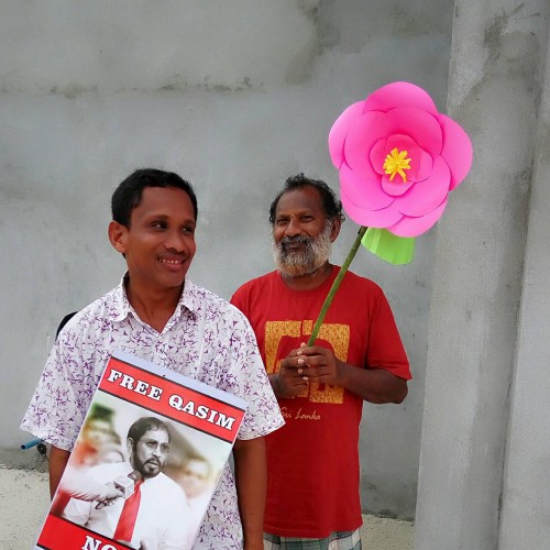 އޯގަސްޓް 26، 2017: ސަރުކާރާ ދެކޮޅަށް ގއ. ވިލިނގިލީގައި ބޭއްވި މުޒާހަރާގެ ތެރެއިން: މުޒާހަރާގައި ސިޔާސީ ކުށްވެރިން މިނިވަންކުރަން ގޮވާލި