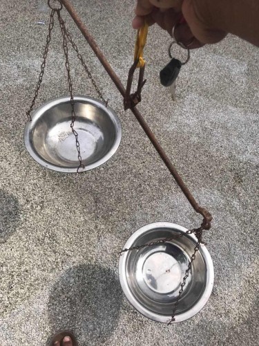 އޯގަސްޓް 26، 2017: ސަރުކާރާ ދެކޮޅަށް ގއ. ވިލިނގިލީގައި ބޭއްވި މުޒާހަރާގައި ބޭނުންކުރި ތިލަފަތް: ޝަރުއީ ނިޒާމު މިނިވަން ކުރުމަށް މުޒާހަރާގެ ބައިވެރިން ގޮވާލި