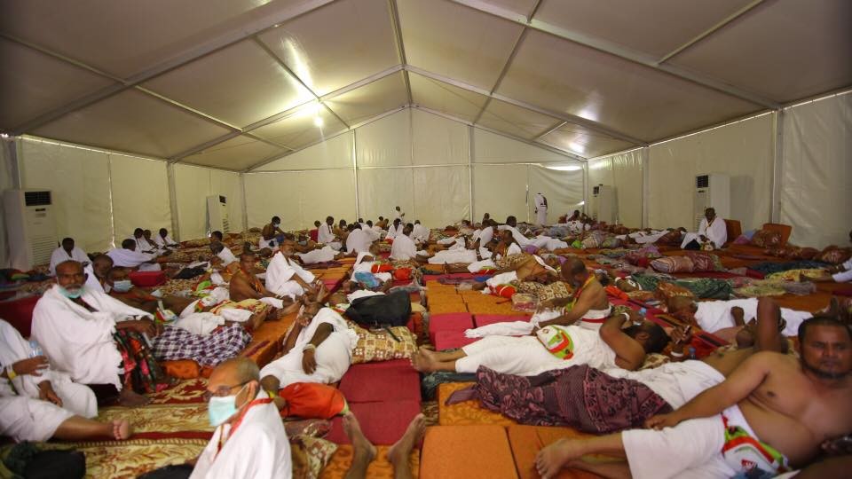  އޯގަސްޓް 31، 2017 : ދިވެހި ހައްޖާޖީން އަރަފާތު ބިމުގައި ، ހައްޖުވެރިން އަރަފާތަށް ދިއުމަށް ބައެއް ދަތިތަކާއި ކުރިމަތިވި ނަމަވެސް ހުރިހާ ހަައްޖުވެރިން މިހާރު ތިބީ އަރަފާތު ބިމުގައި