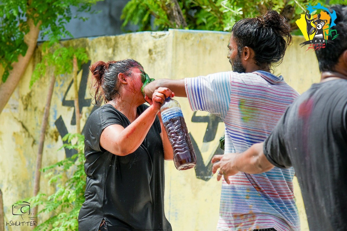 ސެޕްޓެމްބަރު 1، 2017: ޅ. ނައިފަރުގައި އީދު ބޮލަށް ގޮން 1438 ގެ ނަމުގައި އަލްހާ ޢީދް ފާހަގަ ކުރުމަށް ބާއްވާ ހަރަކާތްތަކުގެ ތެރެއިން ފެންކުޅިކުޅުން. މި ހަރަކާތުގައި ގިނަ އަދަދެއްގެ ޒުވާނުންނާއި ކުޑަކުދިން ވަނީ ބައިވެރިވެފައި