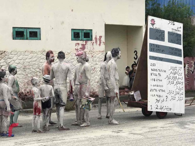 ސެޕްޓެމްބަރު 2، 2017: ކުޅުދުއްފުށީގައި ބޭއްވި ޕެރޭޑްގެ ތެރެއިން