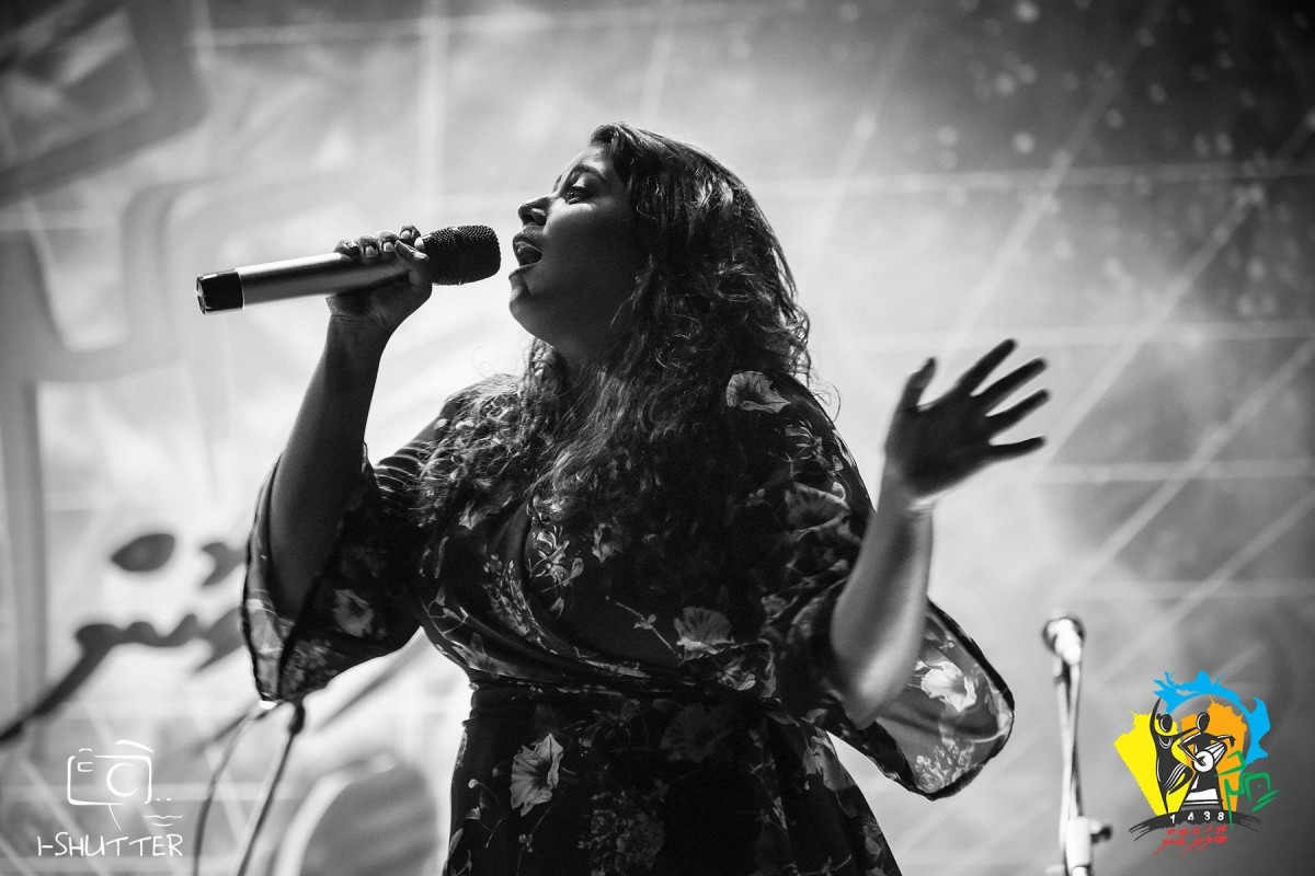 ސެޕްޓެމްބަރު 2، 2017: ޅ. ނައިފަރުގައި އީދު ބޮލަށް ގޮން 1438 ގެ ނަމުގައި އަލްހާ ޢީދް ފާހަގަ ކުރުމަށް ބާއްވާ ހަރަކާތްތަކުގެ ތެރެއިން ބޭއްވި މިއުޒިކް ޝޯވ، މި ޝޯވ ގައި ގިނަ އަދަދެށްގެ ފަންނާނުން ވަނީ ބައިވެރިވެފައި
