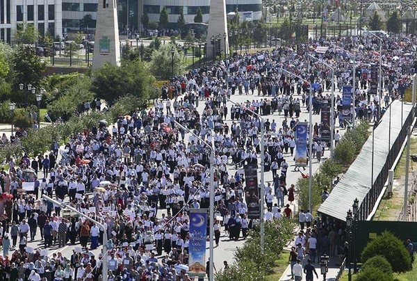 މިއަންމާގެ ރޮހިންޖާ މުސްލިމުންނަށް ކުރަމުންދާ އަނިޔާތާއި ދެކޮޅަށް އަޑުއުފުލައި ކުރަމުންދާ މުޒާހަރާތަކުގައި އެތަކެއް ހާސްބަޔަކު ވަނީ ބައިވެރިވެފައި