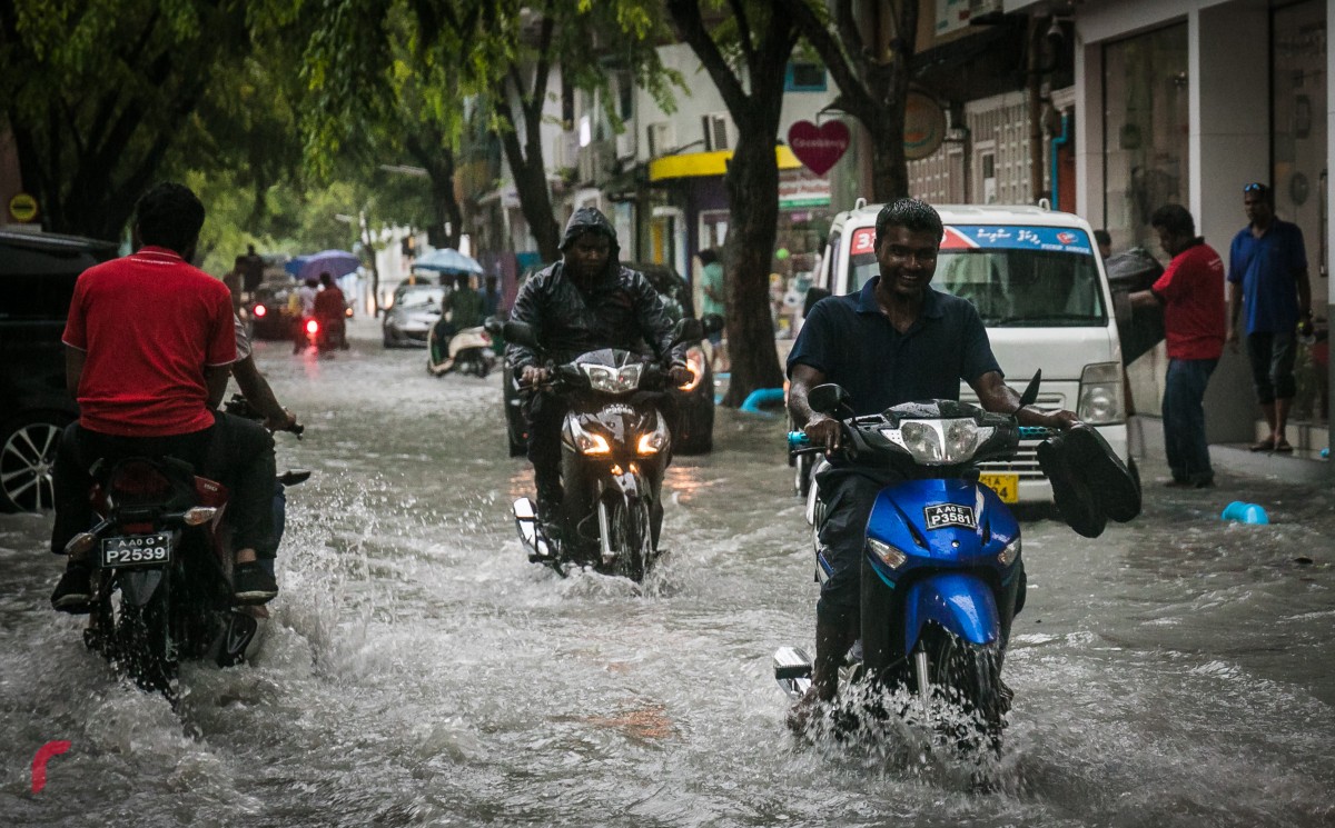 ސެޕްޓެމްބަރު 5، 2017: ރާއްޖޭގެ އެކި ހިސާބުތަކަށް ބޯކޮށް ވާރޭވެހިފައިވޭ. މެޓް އޮފީހުން މައުލޫމާތު ދޭ ގޮތުގައި ކުރިއަށް އޮތް ދެ ދުވަހު ވެސް ރާއްޖޭގެ އެކި ހިސާބުތަކަށް ވިއްސާރަ ކުރާނެ