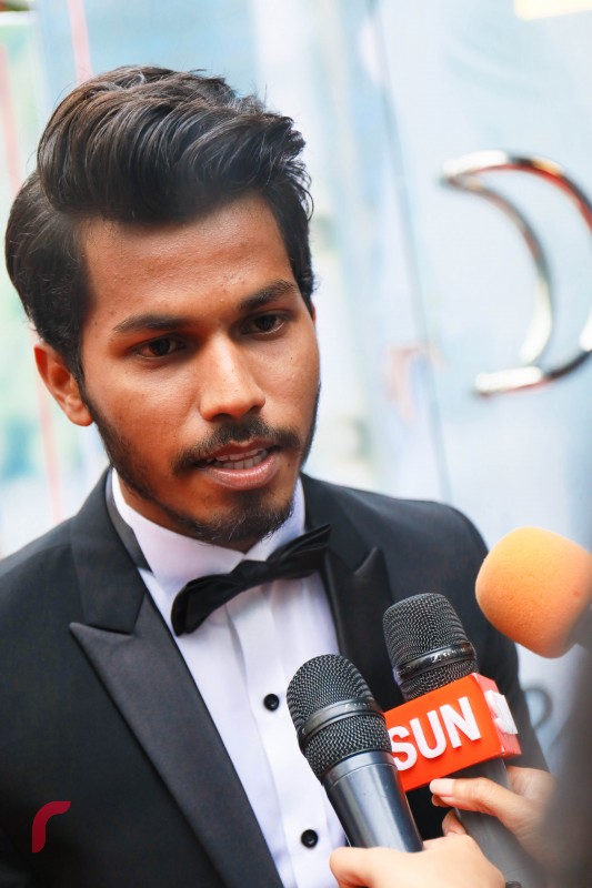 މާލެ، 6 ސެޕްޓެމްބަރު 2017: ފައްތާޙް ޑައިރެކްޓްކޮށް ޕްރޮޑިއުސްކޮށްފައިވާ ދިވެހި ފިލްމް 'ހައްދު" ޕްރިމިއާ ކުރަން މިއަދު ޝްވަކް ސިނަމާގައި ބޭއްވި ހަފްލާގެ ތެރެއިން