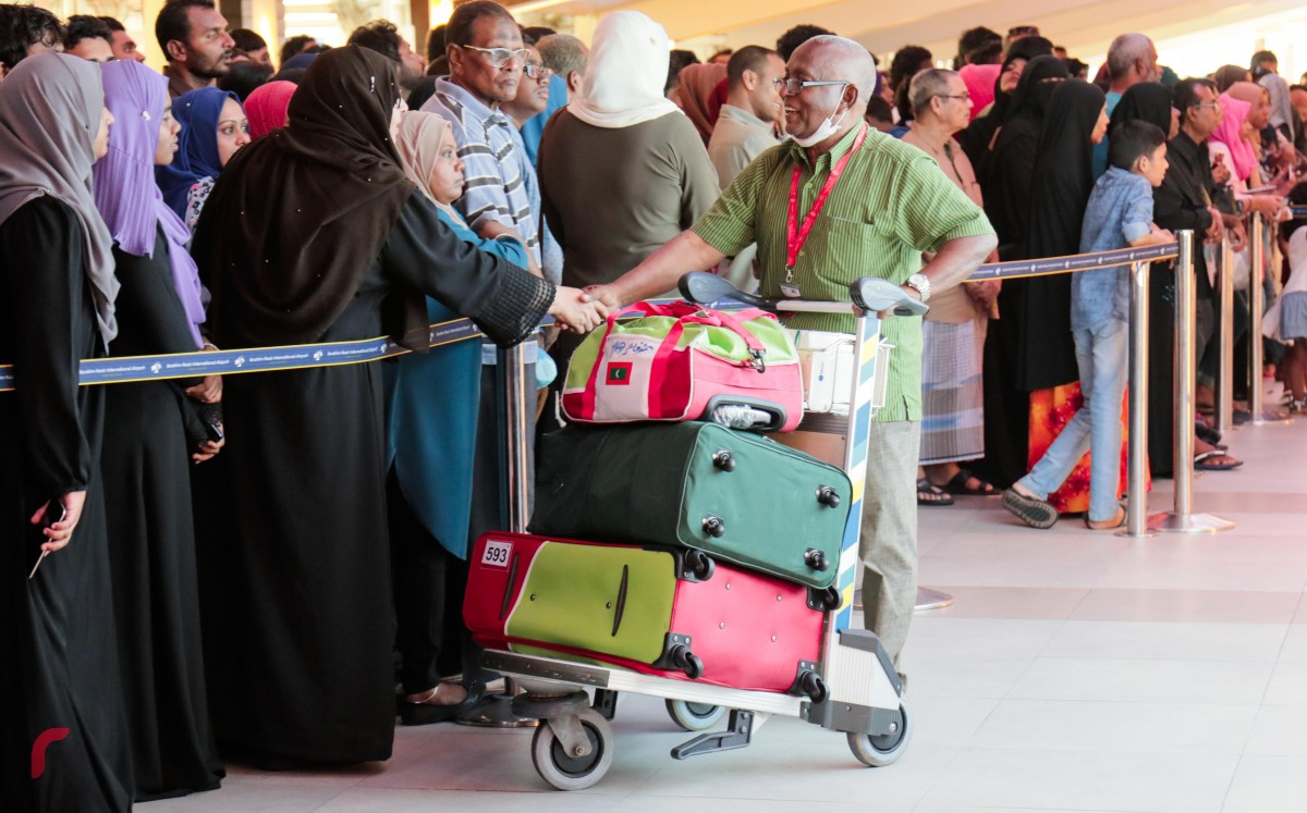 މާލެ: ސެޕްޓެމްބަރު 8، 2017: ހައްޖުގެ އަޅުކަމަށް ފަހު ދިވެހި ހައްޖާޖީން މާލެ އަންނަން ފަށައިފިއެވެ، މިއަހަރު ހައްޖު ކޯޕަރޭޝަންގެ ހަވާލުގައި 1000 އަށްވުރެން ގިނަ ހައްޖުވެރިން ވަނީ ހައްޖަށް ގޮސްފައެވެ