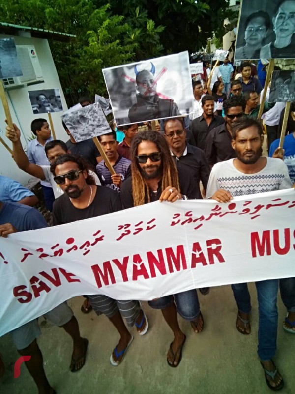 ސެޕްޓެމްބަރު 8، 2017، ރޮހިންޖާ މުސްލިމުންގެ ހައްގުތައް ރައްކާތެރިކުރުމަށާއި އިންސާނިއްޔަތާހިލާފަށް ހިންގާ ޖަރީމާތައް ހުއްޓުވުމައް ގޮވާލައި ބ.ކަމަދޫއާއި ބޭއްވި ހިނގާލުމުގެ ތެރެއިން