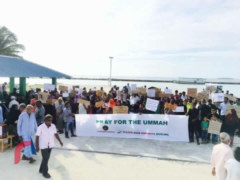 ސެޕްޓެމްބަރު 8، 2017، ރޮހިންޖާ މުސްލިމުންގެ ހައްގުތައް ރައްކާތެރިކުރުމަށާއި އިންސާނިއްޔަތާހިލާފަށް ހިންގާ ޖަރީމާތައް ހުއްޓުވުމައް ގޮވާލައި ގައްދޫގައި ބޭއްވި ހިނގާލުމުގެ ތެރެއިން