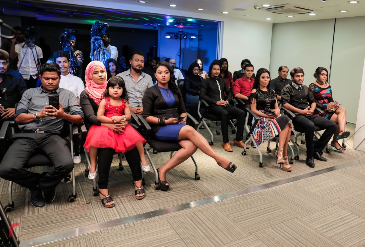 ސެޕްޓެމްބަރު 9 ، 2017: ނަހުލާ ޕްރޮޑިއުސްކޮށް ރިޝްމީ ޑައިރެކްޓް ކުރާ ދިވެހި ފިލްމް 'ބޮސް' ގެ ޓްރެއިލާ އަދި ލަވަތައް ރިލީޒްކުރުމަށް ސޯލްޓްގައި ބޭއްވި ރަސްމިއްޔާތުގެ ތެރެއިން