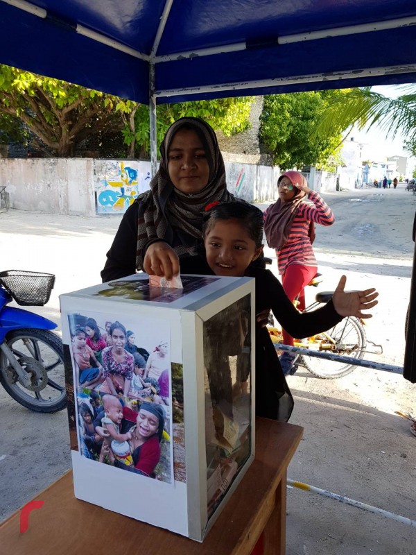 ސެޕްޓެމްބަރު 10 ،2017 : މިޔަންމާގައި އަނިޔާލިބެމުންދާ މުސްލިމުންނަށް އެހީވުމަށް އަތޮޅުތެރޭގައި ބޭއްވި ހަރަކާތްތަކުގެ ތެރެއިން ނައިފަރުގައި ފަންޑް ރެއިޒްކުރަނީ