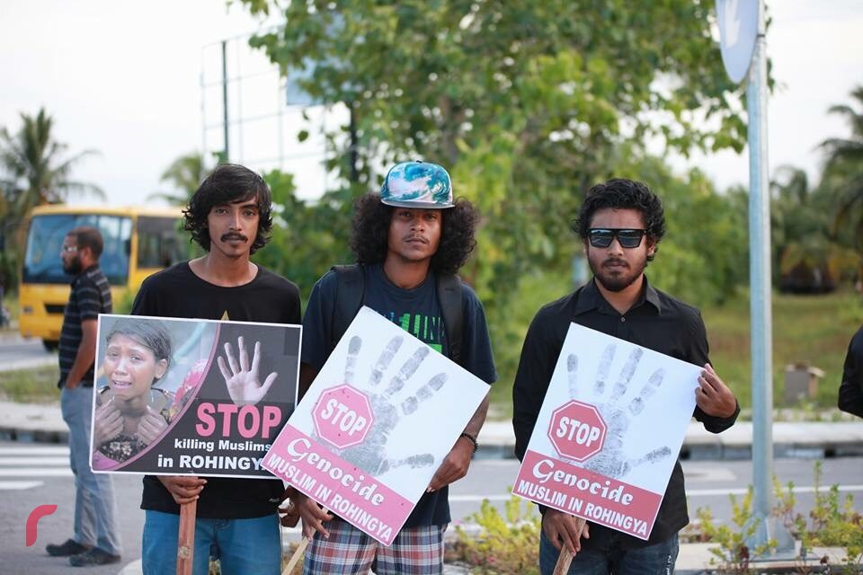 ސެޕްޓެމްބަރު 10 ،2017 : މިޔަންމާގައި އަނިޔާލިބެމުންދާ މުސްލިމުންނަށް އެހީވުމަށް އަތޮޅުތެރޭގައި ހިންގި ހަރަކާތްތަކުގެ ތެރެއިން  ލ.ގަމުގައި ބޭއްވި ހިނގާލުމުގެ ތެރެއިން