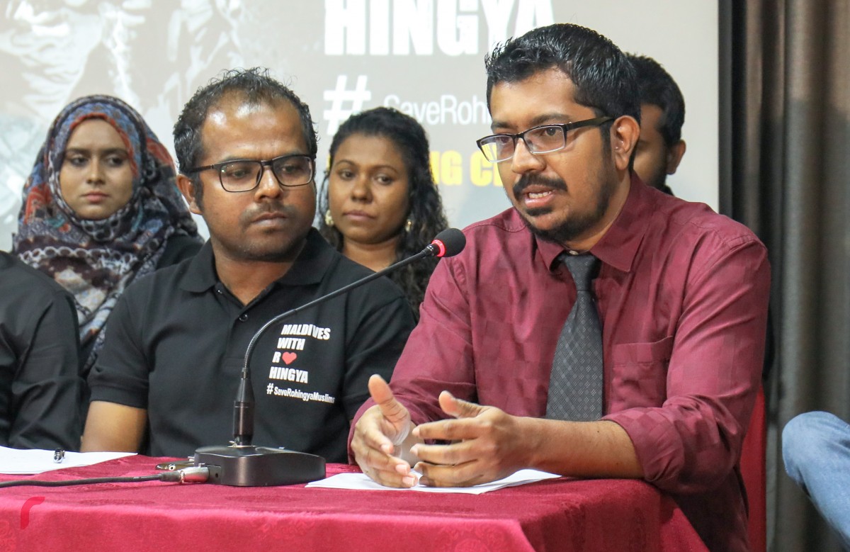 ސެޕްޓެމްބަރު 14، 2017 : ރޮހިންޖާގެ މުސްލިމުންނަށް އެހީވުމަށް ރާއްޖެ ޓީވީން ހުޅުވި ފަންޑަށް ލިބުނު 5.1 މިލިއަން ރުފިޔާ ދިވެހި ރެޑް ކްރެސެންޓާ ހަވާލުކުރުމަށް މިރޭ މާބްލް ހޮޓެލްގައި ބޭއްވި ހަފްލާގެ ތެރެއިން

