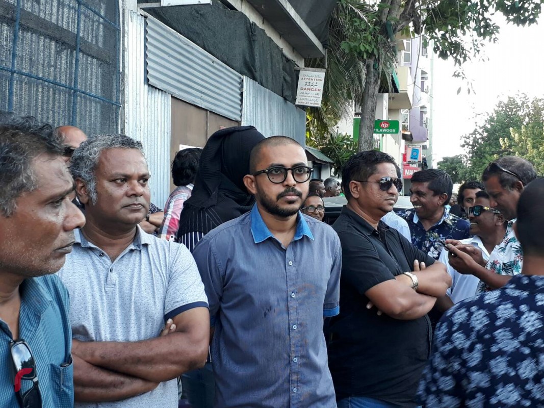 ސެޕްޓެމްބަރު 15، 2017: ބައިނަލްއަގުވާމީ ޑިމޮކްރެސީ ދުވަހާއި ގުޅުވައިގެން ބޭއްވި ސައިގައި ގުޅިފައިވާ ސިޔާސީ ޕާޓީތަކުގެ އިސް ލީޑަރުންނާއި، ޕާޓީތަކުގެ ގިނަ އަދަދެއްގެ އާއްމު މެންބަރުން ބައިވެރިވެ ވަޑައިގަންނަވަނީ