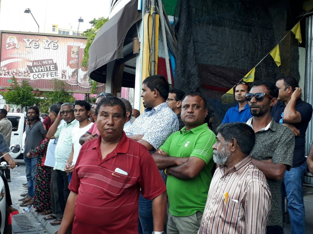 ސެޕްޓެމްބަރު 15، 2017: ގުޅިފައިވާ ސިޔާސީ ޕާޓީ ތަކުން އިންތިޒާމްކޮށްގެން އެމްޑީޕީ ހަރުގެ ސަރަހައްދުގައި 'ޑިމޮކްރަސީ ސައި" ގެ ނަމުގައި ސައެއް ކުރިއަށްގެންގޮސްފިއެވެ