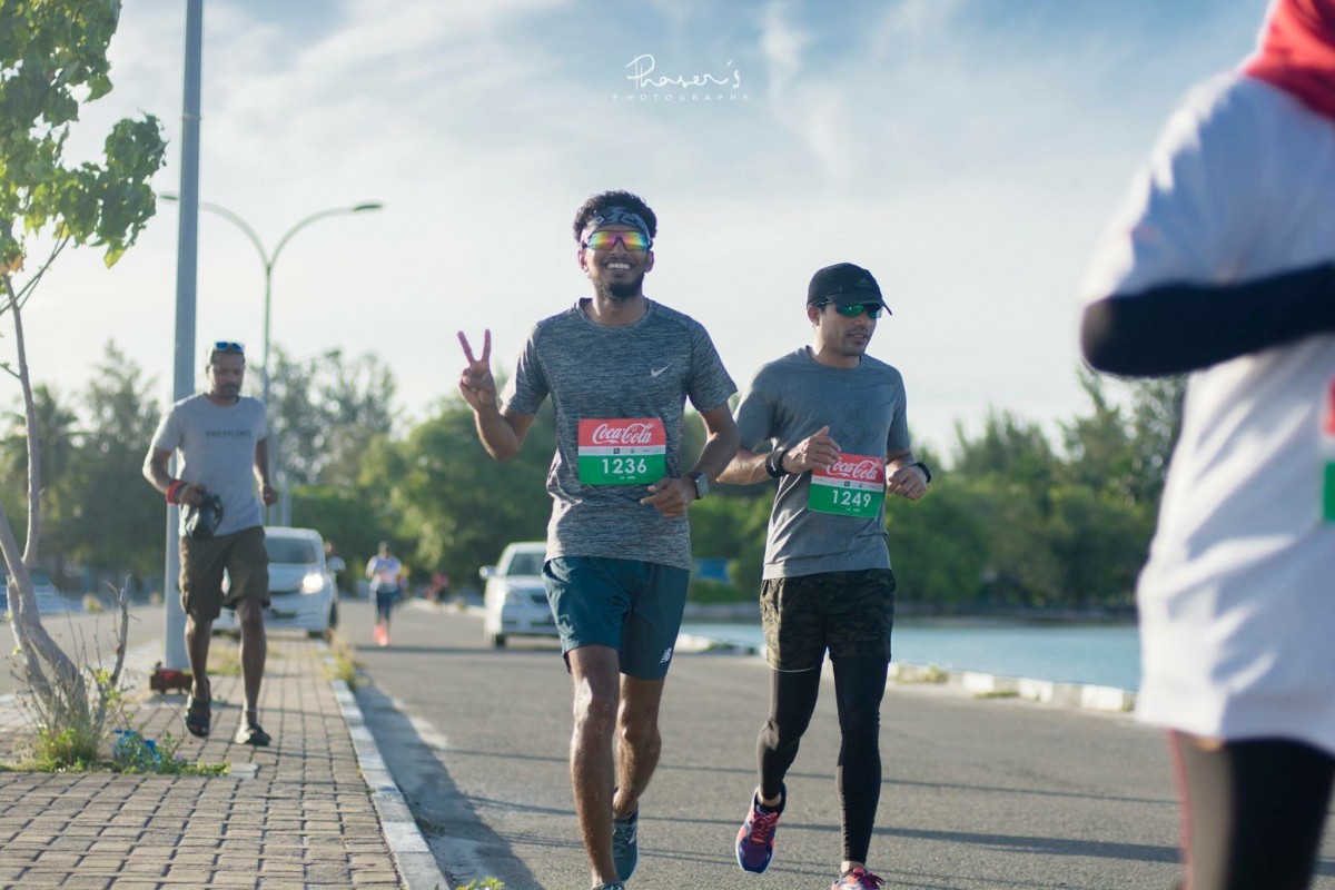 ސެޕްޓެމްބަރު 17، 2017: ކޮކާކޯލާއިން އިންތިޒާމްކޮށްގެން 'ރަން އިން އައްޑޫ' ރޭހުގެ ތެރެއިން، މި ހަރަކާތުގައި ވަނީ މަގުމަތީގެ ސަލާމަތާ މެދު އާއްމުން ހޭލުންތެރިކުރުމަށް ކެމްޕެއިންކޮށްފައި