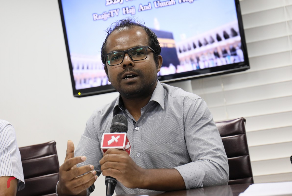 ސެޕްޓެމްބަރު 17، 2017: ރާއްޖެ ޓީވީ ހައްޖު އެންޑް އުމްރާ ދަތުރު ޕްރޮގްރާމް އިފްތިތާހްކުރުމުގެ ގޮތުން ހައްޖު ގްރޫޕްތަކާއިއެކު ސޮއިކުރުމަށް ބޭއްވި ރަސްމިއްޔާތުގެ ތެރެއިން