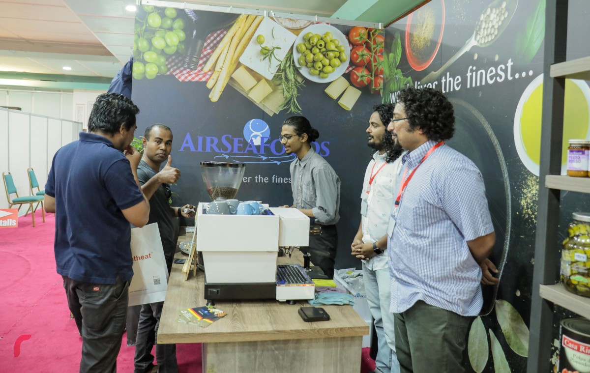 ސެޕްޓެމްބަރު 18. 2017 : ދަރުބާރުގޭގައި ކުރިއަށްދާ ހޮޓެލް އޭޝިއާ އެގްޒިބިޝަން 2017 ގެ ތެރެއިން: މިއީ ބައިނަލްއަގްވާމީ ގޮތުން މަސަތްކަތްތަށް ތައާރަފްކުރާ ވިޔަފާރި މައިދާނެއް