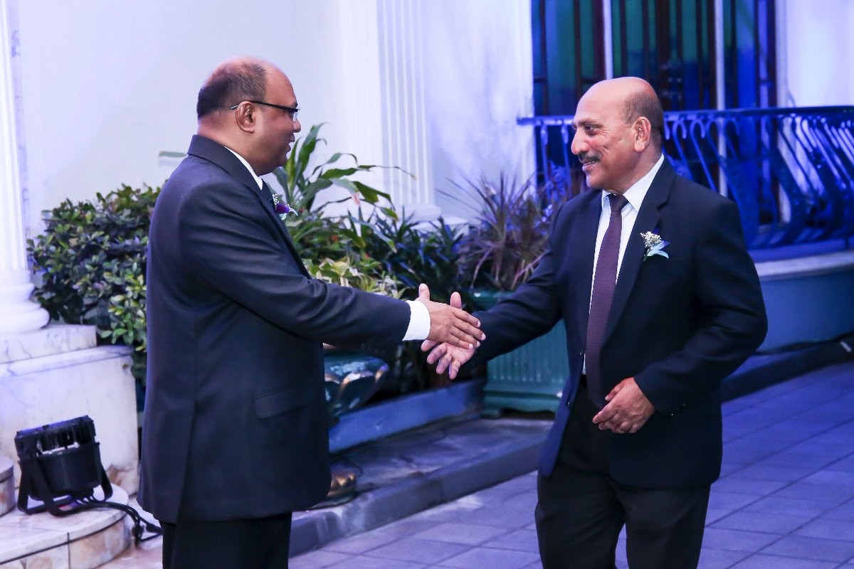 ސެޕްޓެމްބަރު 18، 2017: ދިވެހިރާއްޖޭގެ ސުޕްރީމް ކޯޓްގެ 9 ވަނަ އަހަރީ ދުވަސް ފާހަގަކުރުމަށް ހޯމަ ދުވަހުގެރޭ އުއްތަމަ ފަނޑިޔާރު، އަލްއުސްތާޛް ޢަބްދުﷲ ސައީދު ބޭއްވި ރިސެޕްޝަންގެ ތެރެެއިން