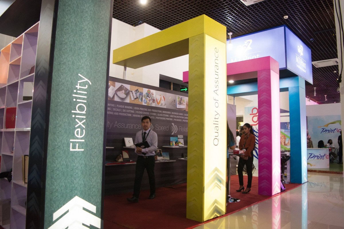 ސެޕްޓެމްބަރު 22، 2017:މިހާރު ނެޝަނަލް އާޓް ގެލަރީގައި ކުރިއައްދާ 'ޕްރިންޓް އެންޑް އެޑްވަޓައިޒިންގް ޝޯވ' ގައި އެމް7 ޕްރިންޓްގެ ސްޓޯލް، މި ޝޯވ ބޭއްވުމަށް ހަމަޖެހިފައިވަނީ މިމަހުގެ 21-23 ގެ ނިޔަލަށް