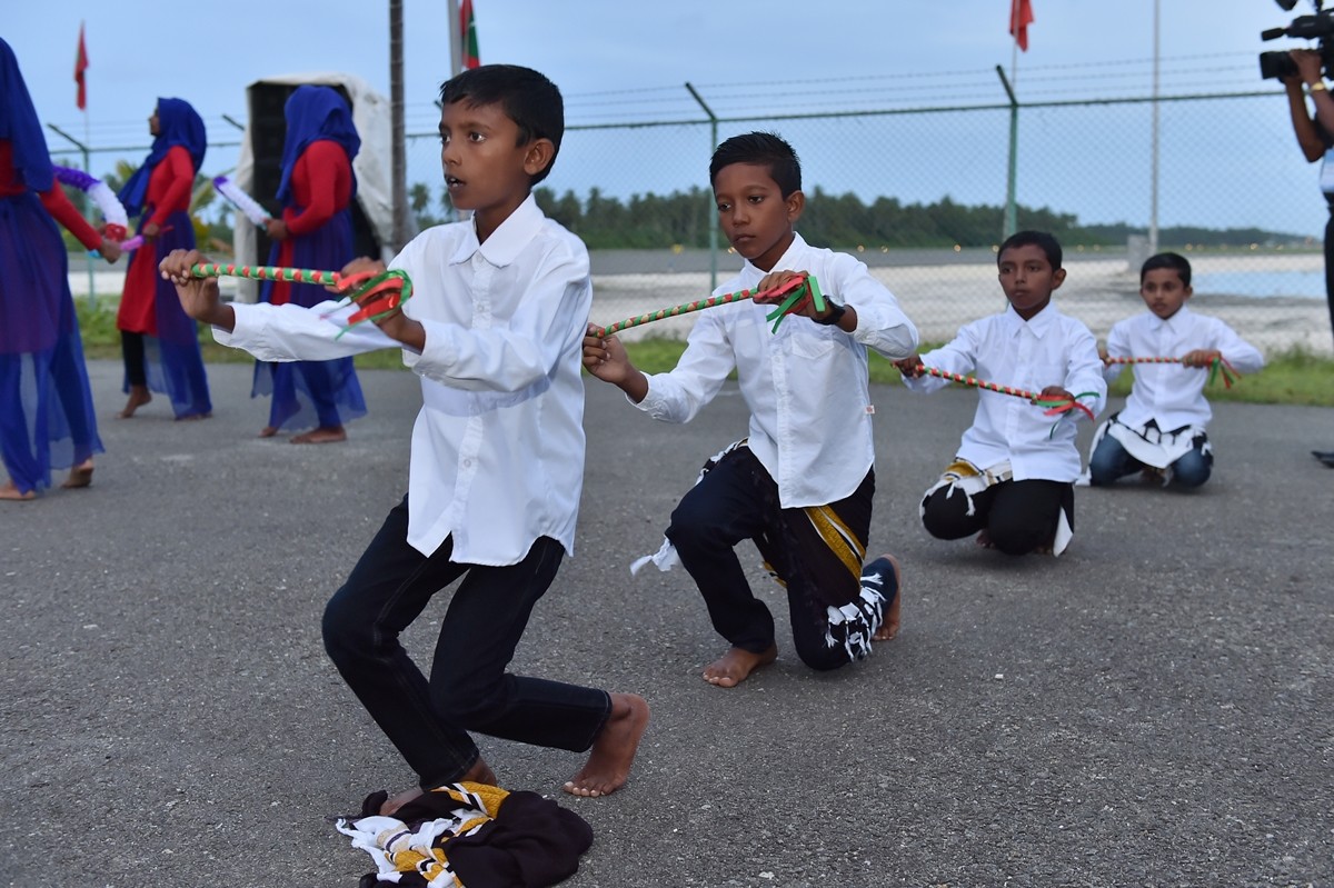 ސެޕްޓެމްބަރު 25، 2017 : ކޫއްޑޫ އެއާޕޯޓް ރަސްމީކޮށް ހުޅުވައިދެއްވުމަށް ބޭއްވި ހާއްސަ ރަސްމިއްޔާތުގެ ތެރެއިން