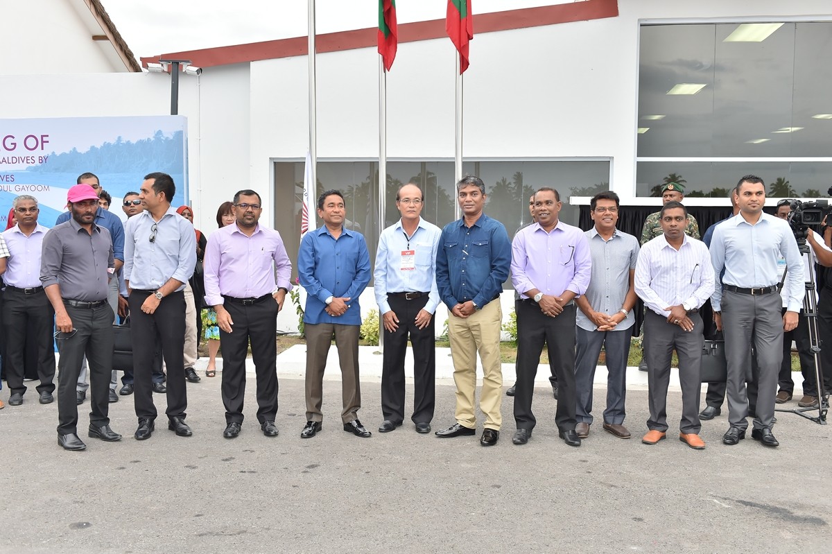 ސެޕްޓެމްބަރު 25، 2017 : ކޫއްޑޫ އެއާޕޯޓް ރަސްމީކޮށް ހުޅުވައިދެއްވުމަށް ބޭއްވި ހާއްސަ ރަސްމިއްޔާތުގައި ސަރުކާރުގެ ގިނަ އަދަދެއްގެ އިސްބޭފުޅުންވަނީ ބައިވެރިވެވަޑައިގެންފައި