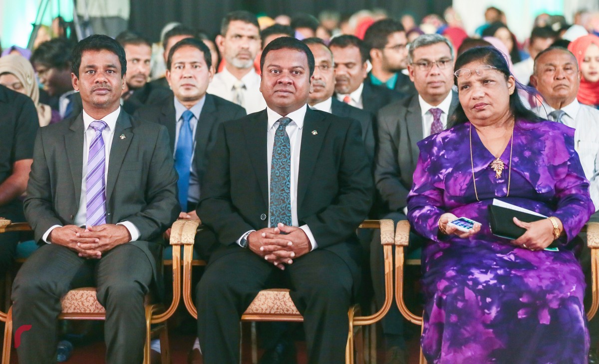 ސެޕްޓެމްބަރު 27، 2016 : ސްކޫލް ދަރިވަރުންގެ ތެރެއިން ކުޅިވަރުގެ މައިދާނުގައި އެންމެ ފާހަގަކޮށްލެވޭ ކުދިންނަށް ދެވޭ މައިލޯ ކަލާޒް އެވޯޑް ދިނުމަށް ބޭއްވި ހަފްލާގައި ސަރުކާރުގެ އިސްވެރިންނާއި ކުޅިވަރަށް ހިދުމަތްކުރައްވާ ބޭފުޅުން ބައިވެރިވަޑައިގެންނެވި