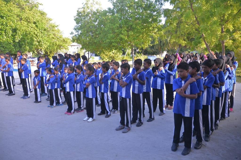 ެސެޕްޓެމްބަރު 28 ، 2017: ހިތުގެ ބަލިތަކުން މީހުން ހޭލުންތެރި ކުރުމަށް ރާއްޖޭގައި މަސައްކަތް ކުރާ ޓައިނީ ހާޓްސް އިން އިންތިޒާމްކޮށްގެން ވޯލްޑް ހާޓް ޑޭ ފާހަގަކުރަން ބޭއްވި ހަރަކާތްތަކުގެ ތެރެއިން، މި ހަރަކާތްތަކުގައި ހިތުގެ ބަލިތަކާއި މެދު ދަރިވަރުން ހޭލުންތެރި ކުރުމުގެ ގޮތުން ދަރިވަރުންނަށް ވަނީ މައުލޫމާތު ދީފަ

