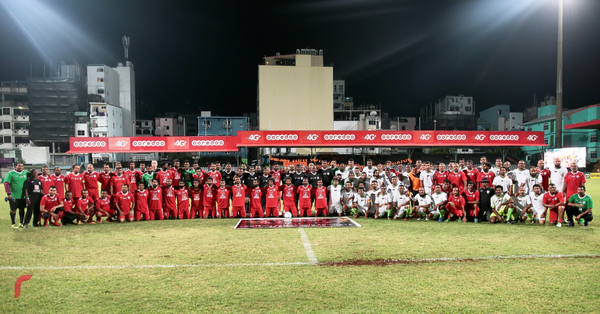 ސެޕްޓެމްބަރު 29، 2017 : މިއަންމާގެ އަނިޔާލިބެމުންދާ ރޮހިންޖާ މުސްލިމުންނަށް އެހީވުމައް އެފްއޭއެމްއިން އިންތިޒާމްކޮށްގެން ބޭއްވި ޗެރިޓީ ފުޓްބޯޅަމެޗުގެބައިވެރިން ގްރޫޕް ފޮޓޯއަކަށް ހުއްޓިލައިގެން