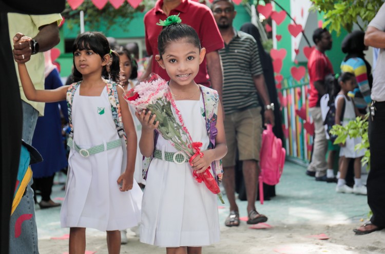 އޮކްޓޫބަރު 05، 2017 : ބައިނަލްއަގްވާމީ ޓީޗަރުންގެ ދުވަސް ކުލަގަދަކޮށް ފާހަގަ ކުރުމަށް ގަލޮޅުމަދަރުސާގައި ހިންގި ހަރަކާތްތަކުގަގެ ތެރެއިން