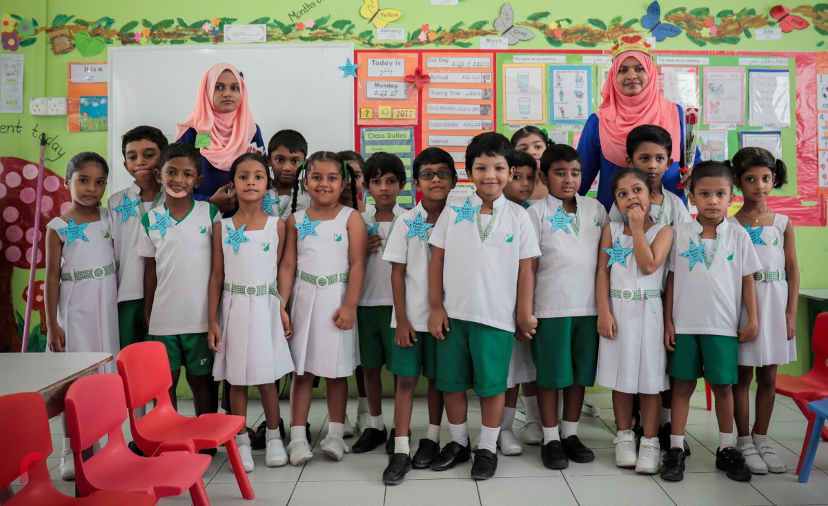 އޮކްޓޫބަރު 05، 2017 : ބައިނަލްއަގްވާމީ ޓީޗަރުންގެ ދުވަސް ކުލަގަދަކޮށް ފާހަގަ ކުރުމަށް ގަލޮޅުމަދަރުސާގައި ހިންގި ހަރަކާތްތަކުގެ ތެރެއިން