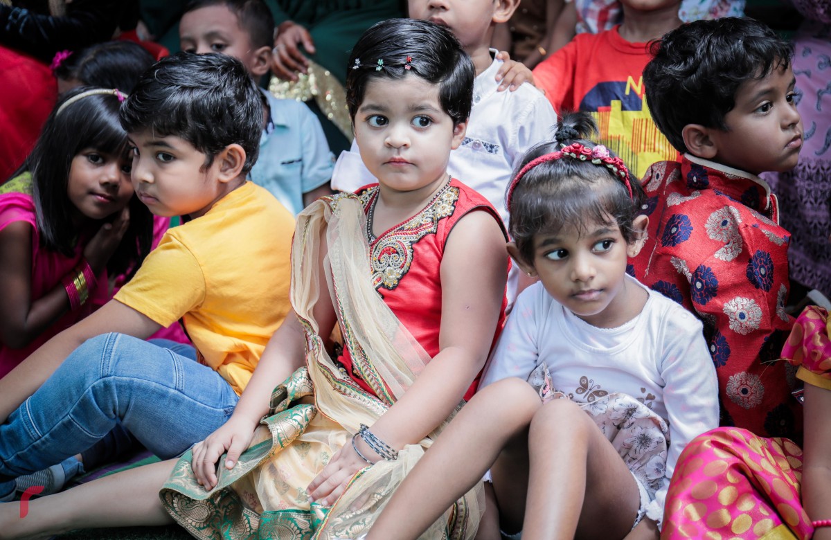 އޮކްޓޫބަރު 05، 2017 : ބައިނަލްއަގްވާމީ ޓީޗަރުންގެ ދުވަސް ކުލަގަދަކޮށް ފާހަގަ ކުރުމަށް ކެންގަރޫ ކިޑްސް ޕްރީ ސްކޫލްގައި ހިންގި ހަރަކާތްތަކުގައި ދަރިވަރުން ބައިވެރިވަނީ، ކެންގަރޫގައި ހަރަކާތްތައް ހިންގާފައިވަނީ އިންޑިއަން ތީމްއަކަށް