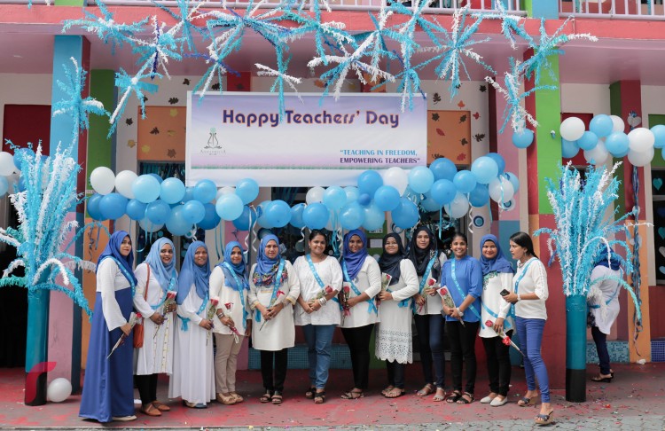 ސްކޫލެއްގެ ޓީޗަރުންތަކެއް