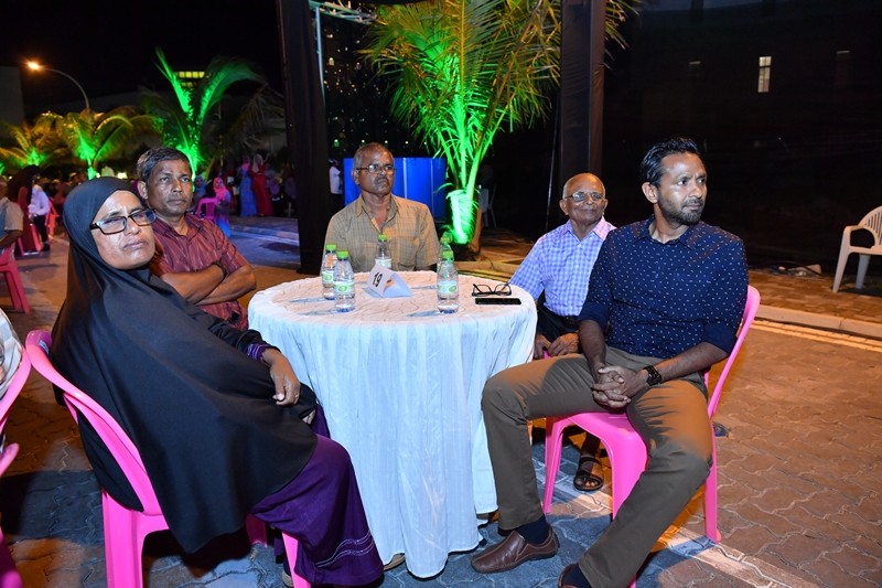 އޮކްޓޫބަރު 9 ، 2017: ރައީސް ޔާމިންގެ ދެކަނބަލުން ރަސްފަންނުގައި އިސްރަށްވެހިންނާ ބައްދަލުކުރައްވަން ބޭއްވެވި ހަފްލާގެ ތެރެއިން 